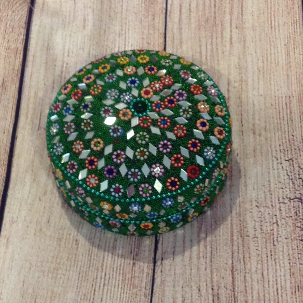 GREEN BEADED JEWELRY BOX